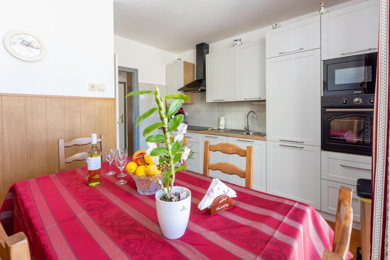 Apartment Mira "Pet Friendly" Crikvenica Exterior photo